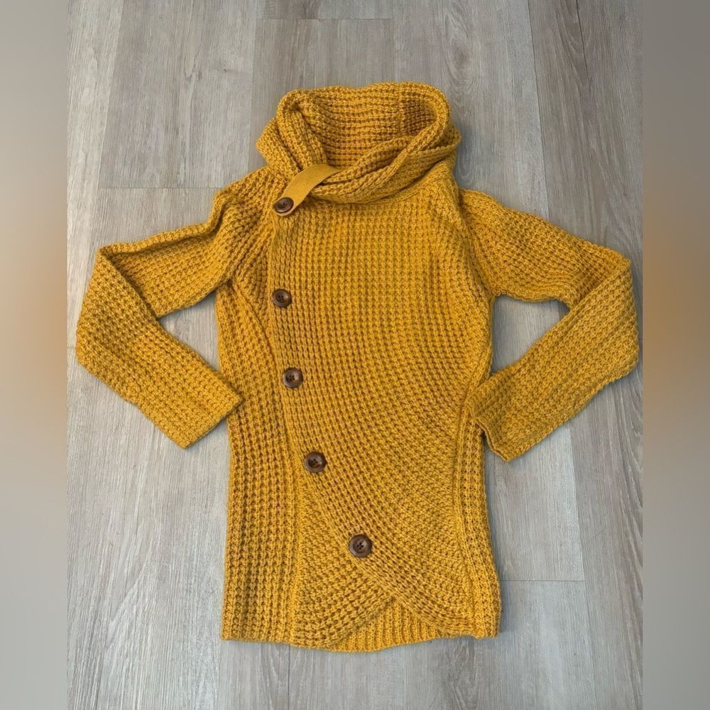 Knit chuncky sweater very cute style used in good condition
